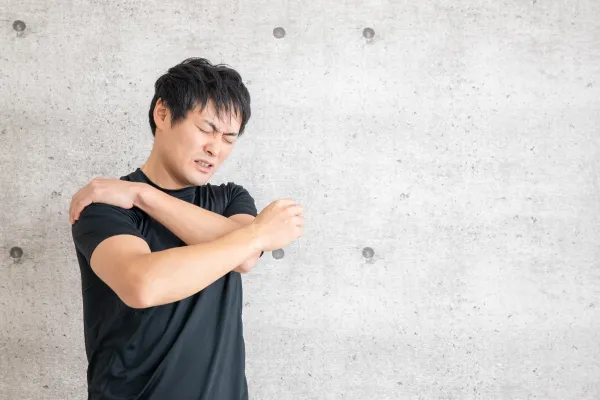 脱臼してしまった男性