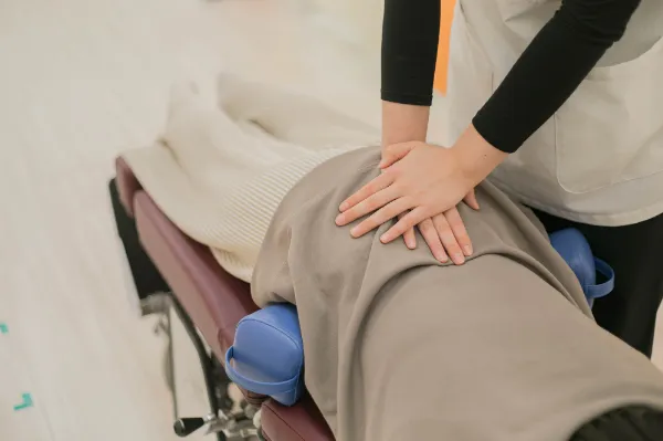 産後骨盤矯正の様子