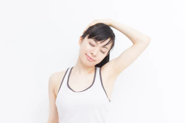 首のストレッチの様子